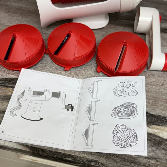 Tupperware FusionMaster Spiralizer Attachment - Picture 2 of 4